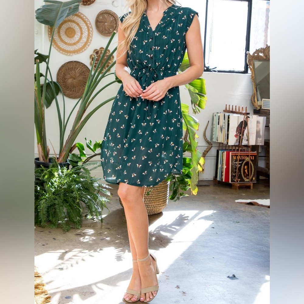 L.A. Soul Green Bee Print Dress Size 3X Cap Sleeve Metallic